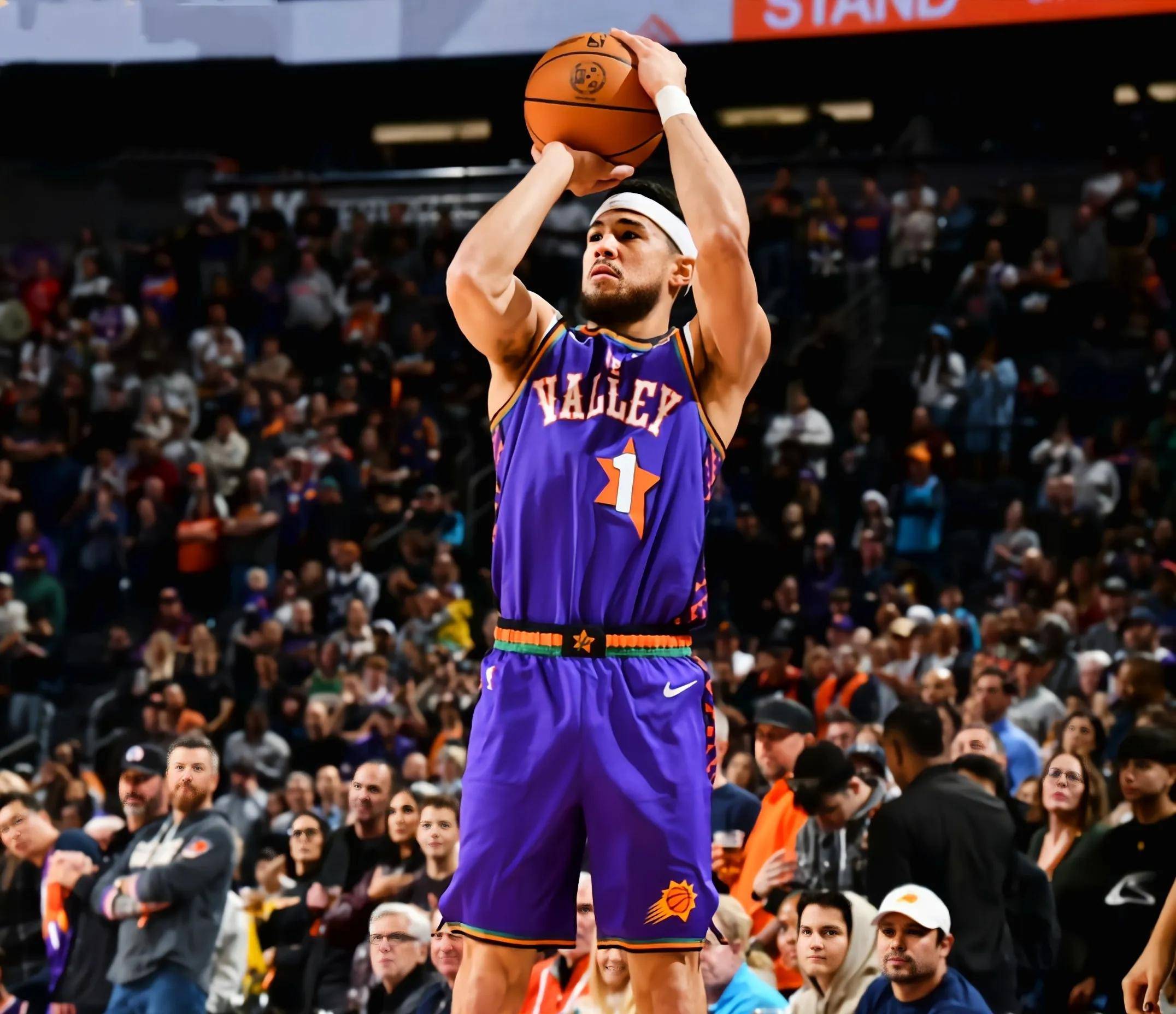 从今夜犹他爵士调整名单以备荷甲到纽约尼克斯今晨临场应变，里昂围绕CBA常规赛主帅复盘的简单介绍